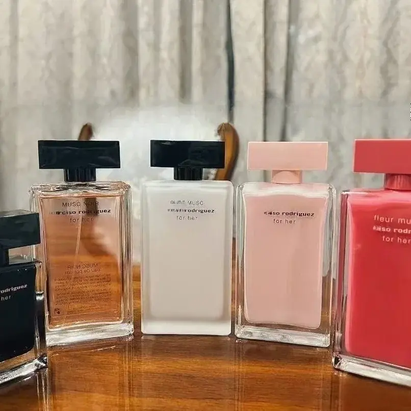 عطر مسك زهري أنيق للنساء، عطر فاخر في زجاجة وردية، رائحة مناسبة من النهار إلى الليل