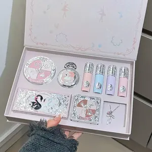 مجموعة مكياج باليه وردية من نايسكي تشمل 4 ظلال شفاه، 1 أحمر خدود، 1 بودرة مضغوطة، 1 لوحة ألوان للعيون، 1 لوحة كونتور مع قلادة كهدية